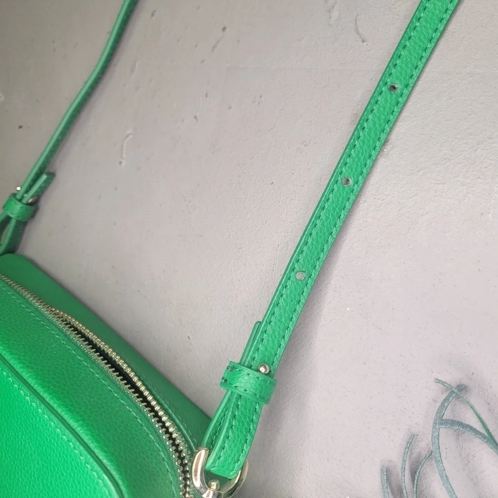 [NWOT] SMILEY FACE 😊 GREEN CAMERA BAG WITH TASSEL (from Korea)💚